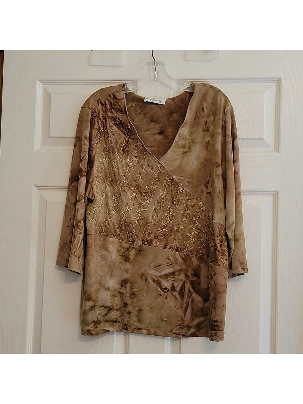 Dress Barn Women's Cream and Tan Stretchy V-Neck Blouse with 3/4 Sleeves, Good